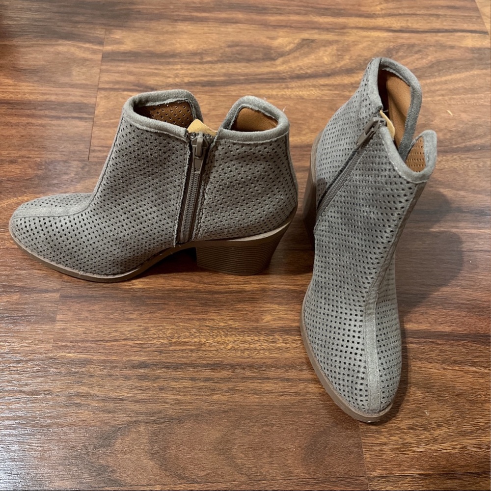 Soda Olive Heeled Boots - Picture 2 of 5